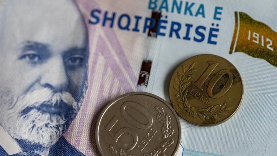 Еврото падна до историческо дъно спрямо албанския лек