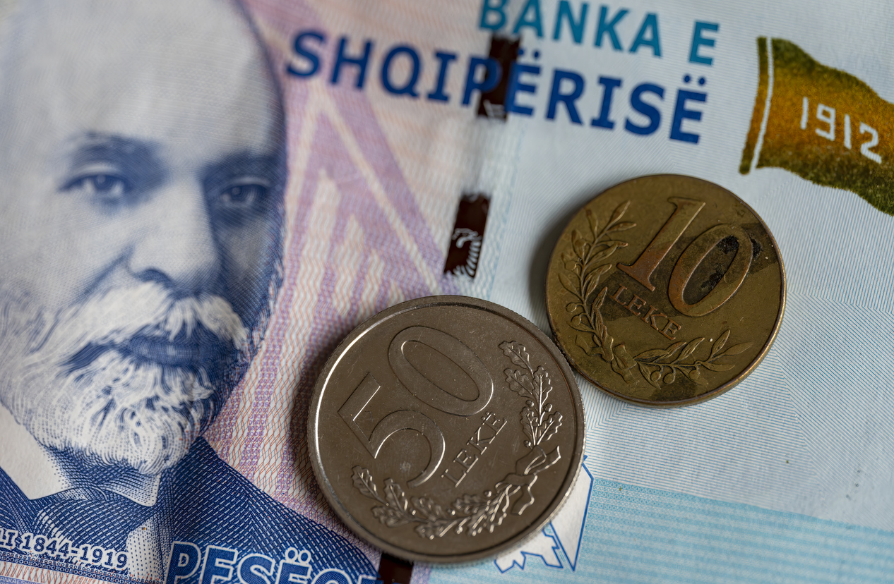 Еврото падна до историческо дъно спрямо албанския лек