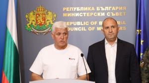 Тениската на военния министър взриви мрежите – засенчи дрона край „Кардам“