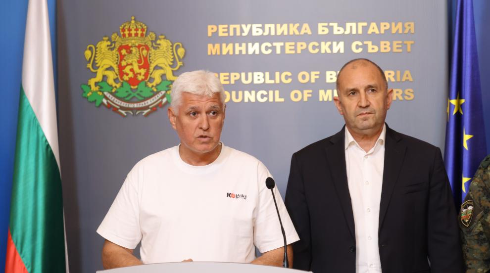 „Изпраната“ тениска на военния министър взриви мрежите – засенчи дрона край „Кардам“