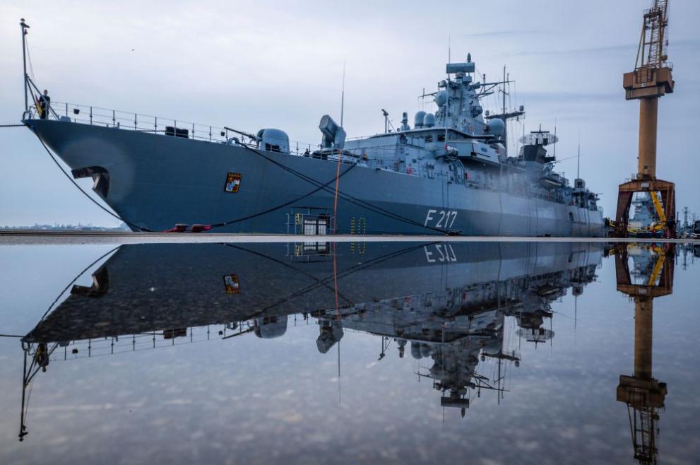 На снимката: германска фрегата за противоподводна отбрана