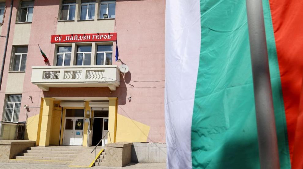 Арестуваха училищен директор в Пловдив заради обществена поръчка