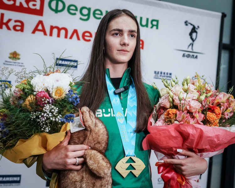 Посрещане на световната шампионка Виктория Ангелова1