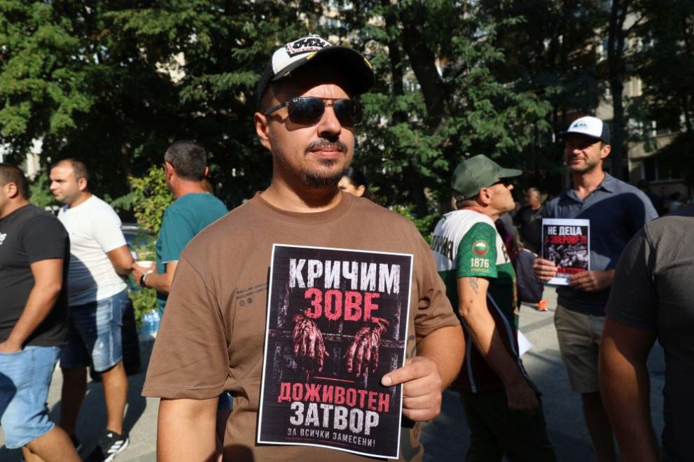 Протестиращи пред Съдебната палата в Пловдив настояха за справедлив процес за убийството на Георги Кузев и промяна в Наказателния кодекс