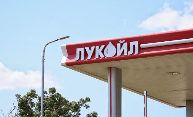 Нефтът за 