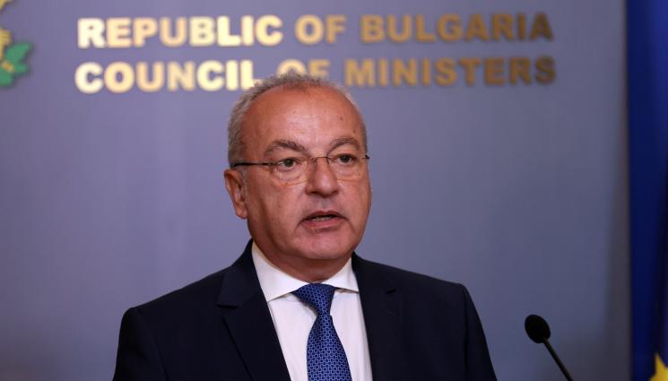 Гълъб Донев - €649 минимална заплата догодина!
