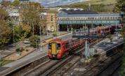 Влак дерайлира в Англия, има пострадали