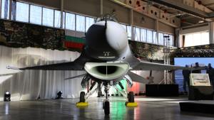 F16