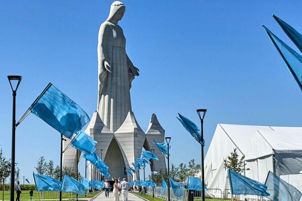 Статуя на Дева Мария в Полша