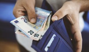 Новият механизъм въвежда конкретни срокове за преговорите между работодатели и синдикати, преди правителството да определи окончателния размер на МРЗ.