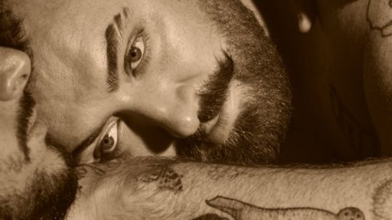 Sam Smith представя своя пети студиен албум Hazel Eyes
