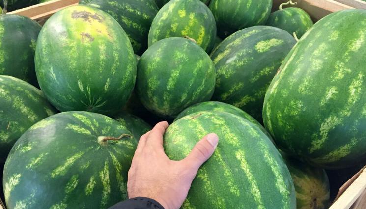 а - Клиент отнесе диня в главата при сблъсък между търговци