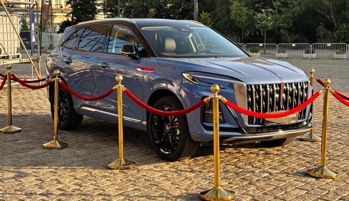  Hongqi HS5