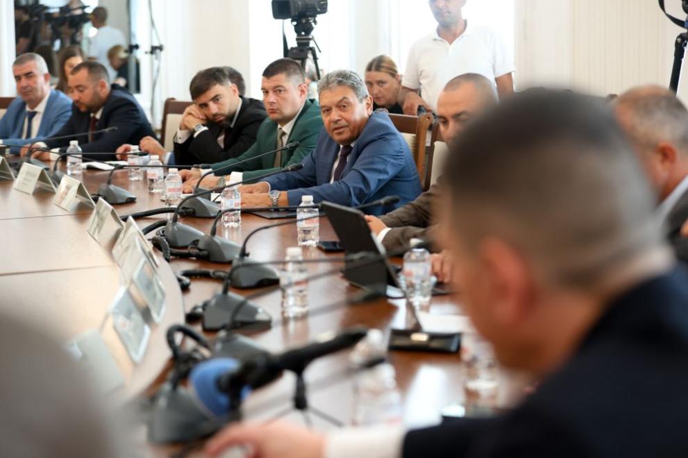 Комисията по отбрана