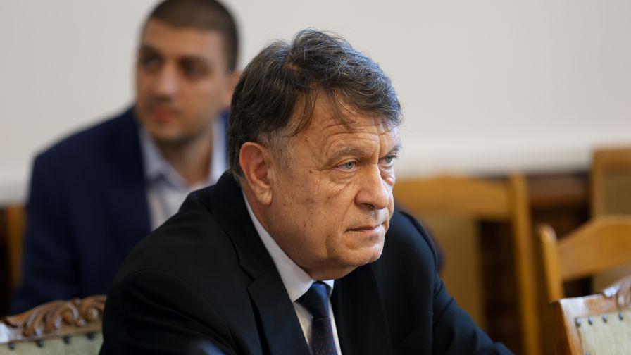 Просветният министър: Новата учебна година ще започне на 15 септември