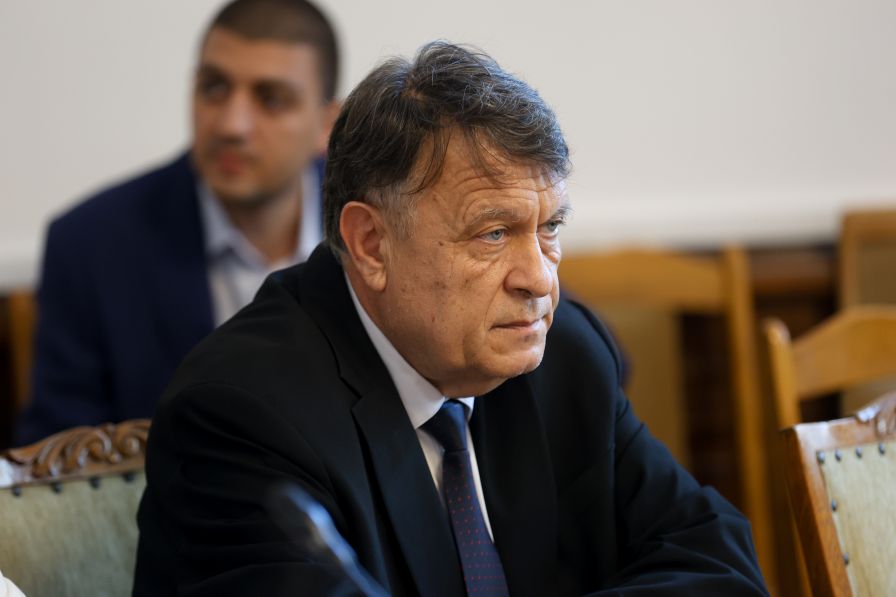 Просветният министър: Новата учебна година ще започне на 15 септември