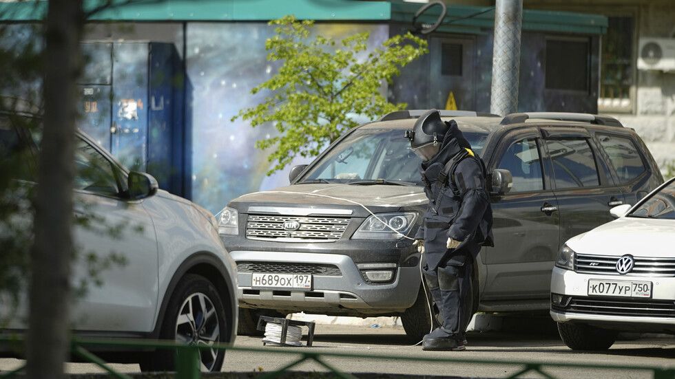 Руски подполковник загина при взрив на кола в Санкт Петербург, съпругата му е ранена