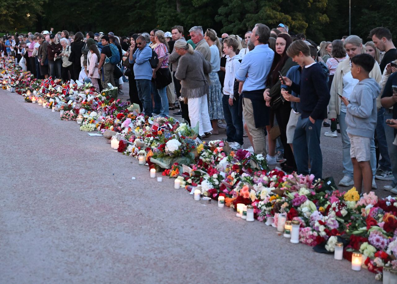 <p>Кралят на Норвегия Харалд V почина на 89-годишна възраст. Харалд беше първият крал на Норвегия, роден в страната, от XIV век насам. Той ще бъде наследен от сина си Хокон.</p>