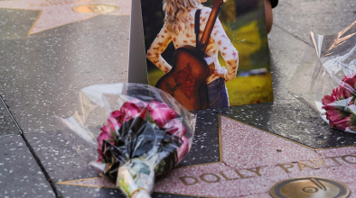 Песните на Dolly Parton отбелязват огромен ръст на слушанията след смъртта ѝ