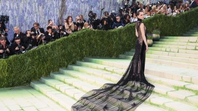 Балът Met Gala 2027 остана без тема след оттегляне на John Galliano