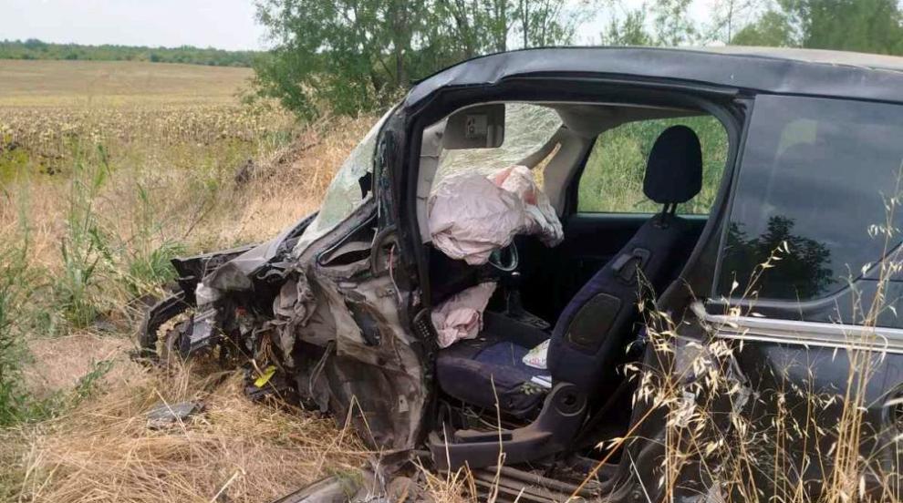 Тежка катастрофа между кола и камион на пътя Бяла-Плевен, пострада жена (СНИМКИ)