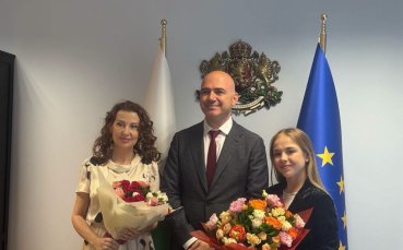 Стилияна Николова получи „Златна роза“ от министъра на туризма след триумфа във Франкфурт