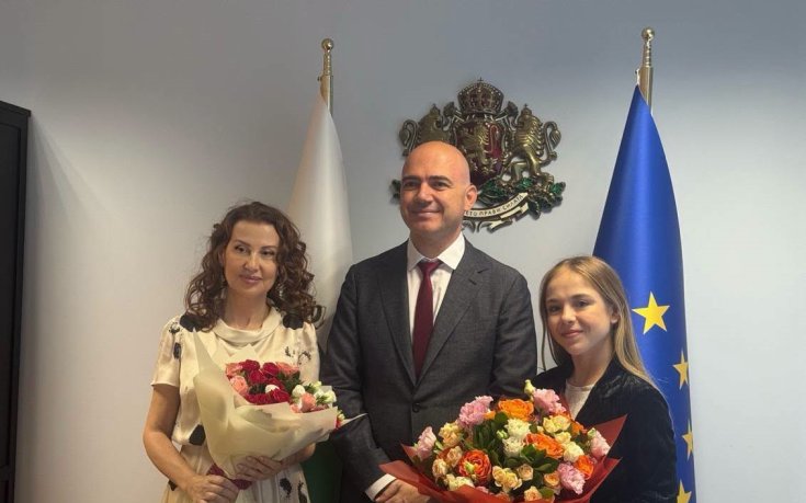 Стилияна Николова получи „Златна роза“ от министъра на туризма след триумфа във Франкфурт