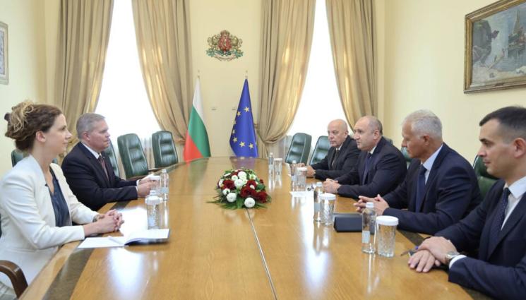 румен радев - Премиерът Румен Радев се срещна с ключов представител на НАТО