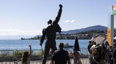 Изображение на Freddie Mercury беше открито в „Уембли Парк“ по повод 80-ия му рожден ден