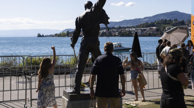 Изображение на Freddie Mercury беше открито в „Уембли Парк“ за 80-ия му рожден ден