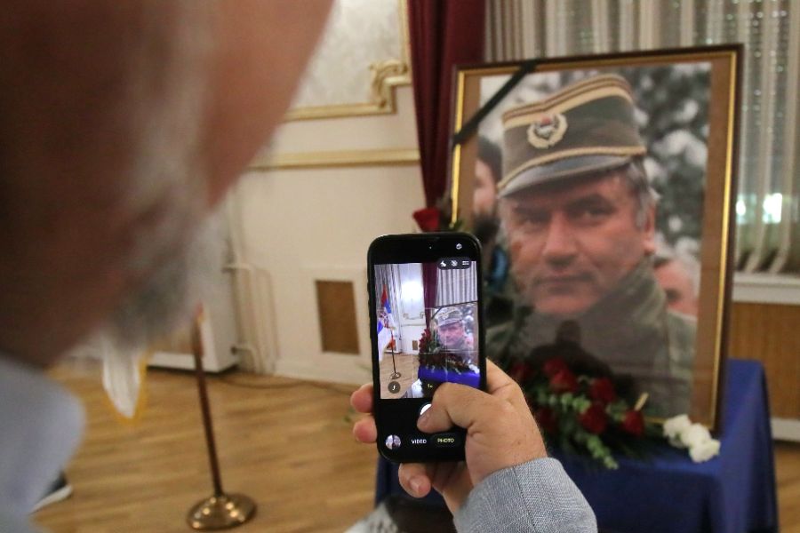 <p>Сърбия се сбогува с Ратко Младич.</p>