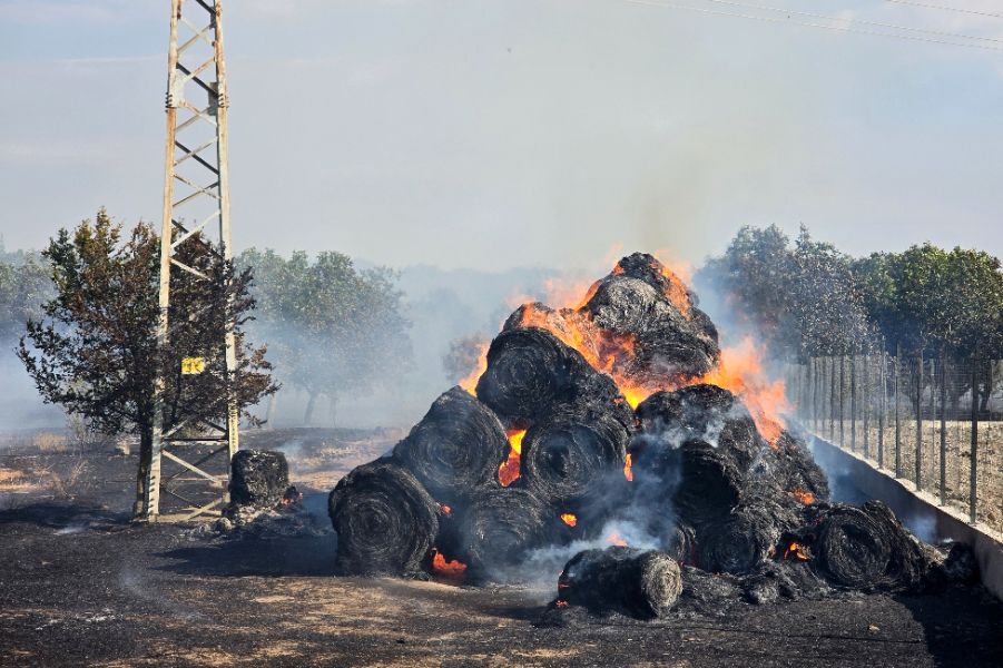 <p>Пожари пламнаха на няколко места в страната.</p>