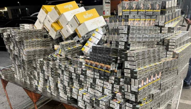 контрабандни цигари - Задържаха над 125 000 къса цигари, укрити в пътнически куфари