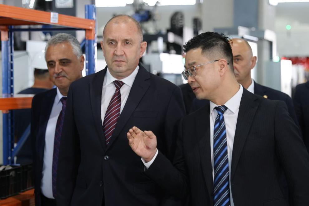 Премиерът Радев откри разширението на високотехнологичния завод на „ZS EUROPE“