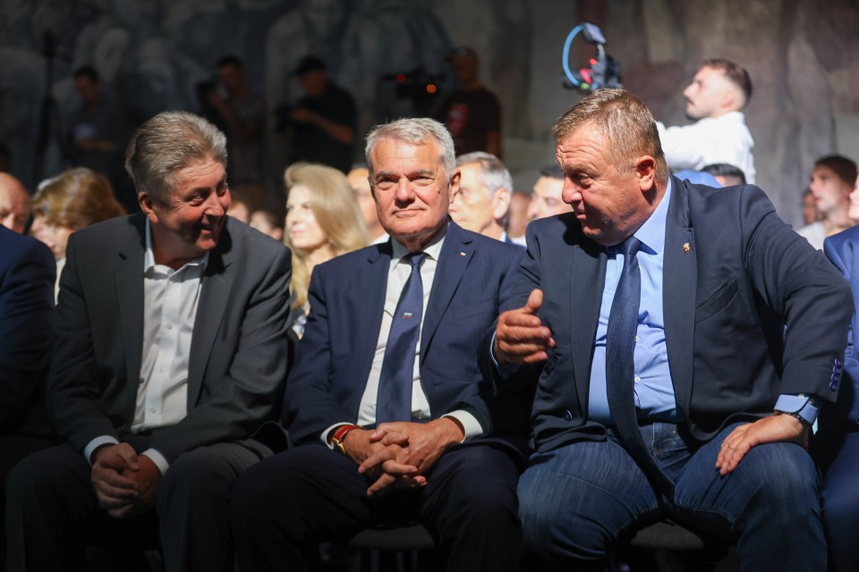 <p>В подкрепа на двойката застанаха популярни общественици, сред които Вежди Рашидов, Илияна Раева, Георги Първанов и Лили Иванова.</p>