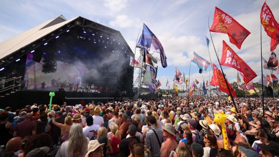 Феновете се разделиха заради цените на билетите за Glastonbury 2027