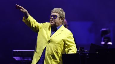 Elton John изнесе концерт пред 100 000 души в Рио