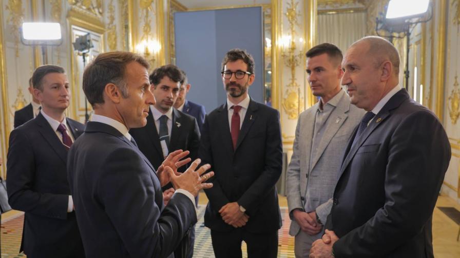 Министър-председателят Румен Радев и президентът Еманюел Макрон по време на церемонията, на която „ЕндуроСат“ и „Арианспейс“ подписаха меморандум за разбирателство