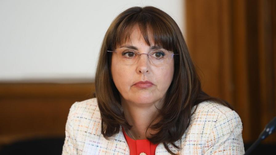 Ефремова: Предстои разговор как по-малко хора да са на минимална заплата