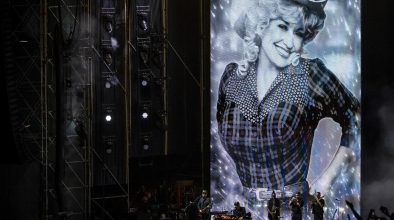 Излиза нова песен на Dolly Parton, летище ще бъде кръстено на нея