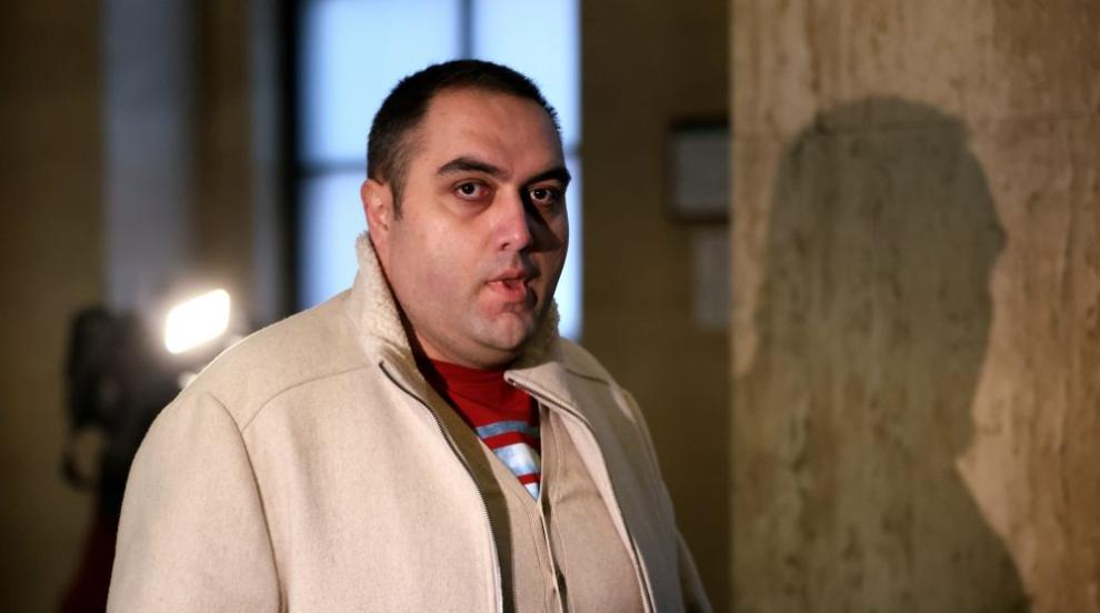 Уволненият за камери в тоалетните Александър Евтимов е назначен за зам.-директор в друго училище