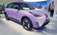 Geely E2 на щанда на марката по време на салон
