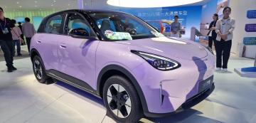 <p>Geely E2 на щанда на марката по време на салон Пекин 2026</p>