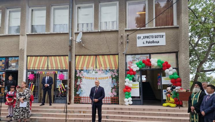 радев - Радев и Вълчев откриха учебната година във видинското село Раковица (ВИДЕО)