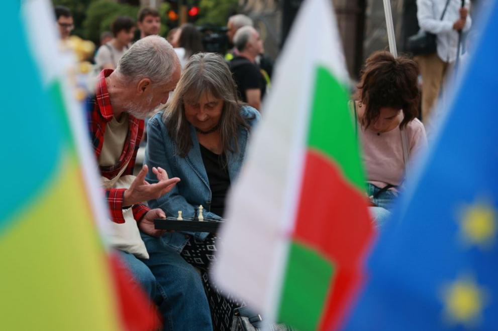 Пред сградата на Народното събрание се провежда протест срещу правителството