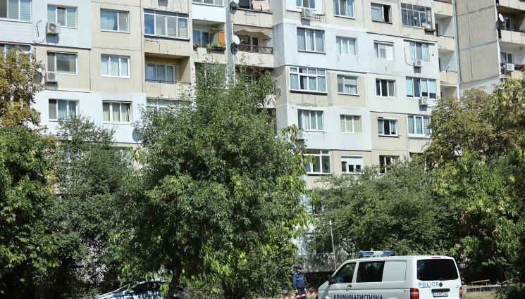 младсот3 - КЪРВАВА ДРАМА: Баща многократно наръга детето си и скочи от петия етаж!