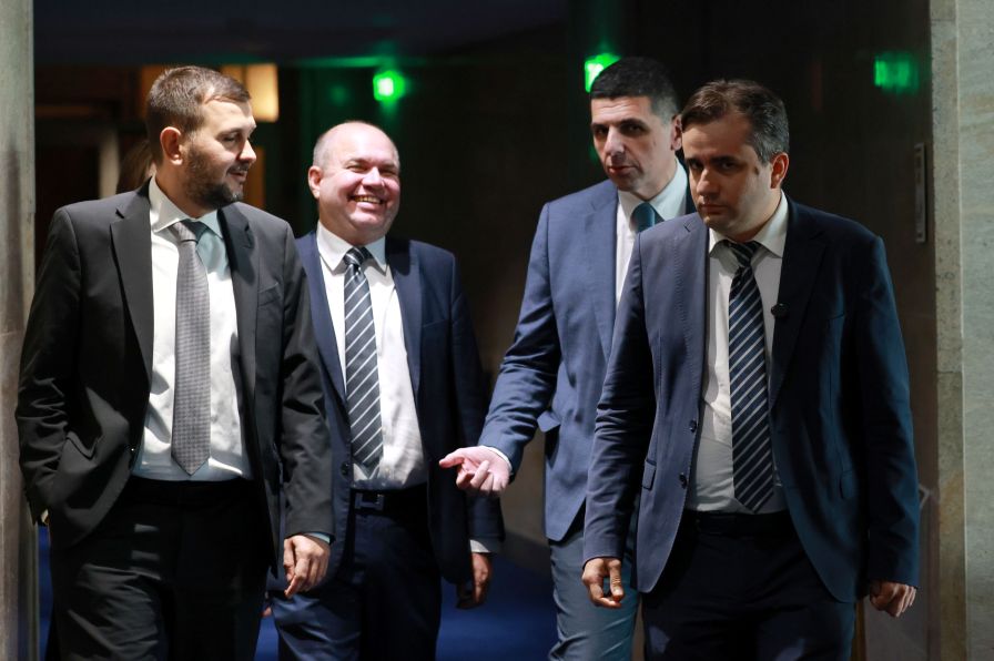 ДБ скочи срещу кабинета: "Само приказки и добри намерения"