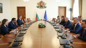 работна среща на премиера Румен Радев с ръководството на международния