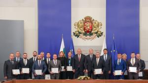 Премиерът Румен Радев награди 15 служители на МВР за постигнати