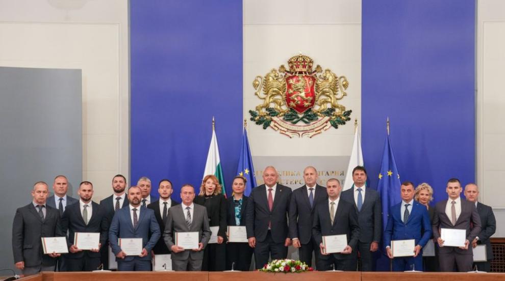 Премиерът награди 15 служители на МВР за борбата с корупцията и наркотиците